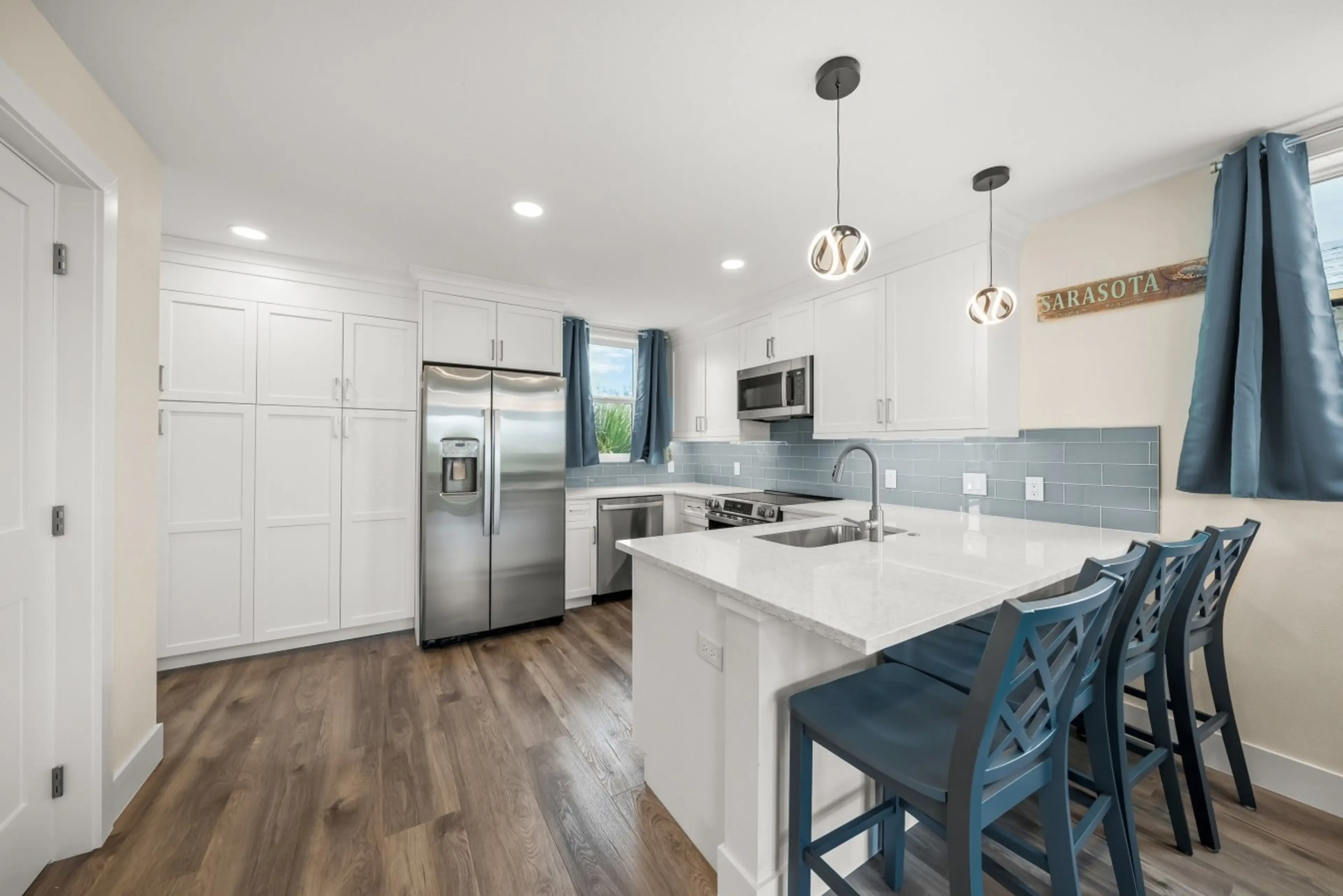 Sailfish on Siesta fully equipped modern kitchen