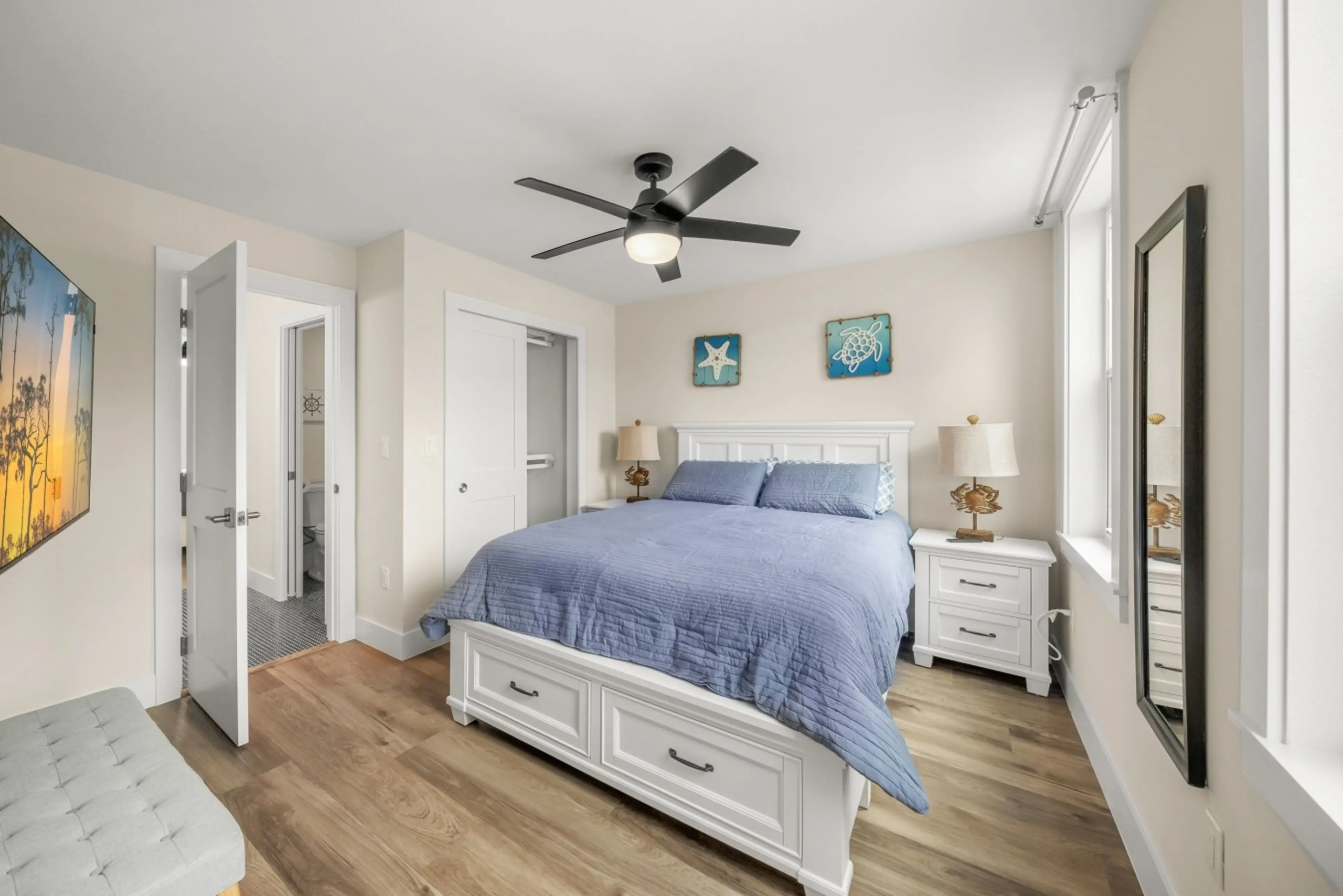 Sailfish on Siesta Queen bedroom with Jack and Jill bathroom